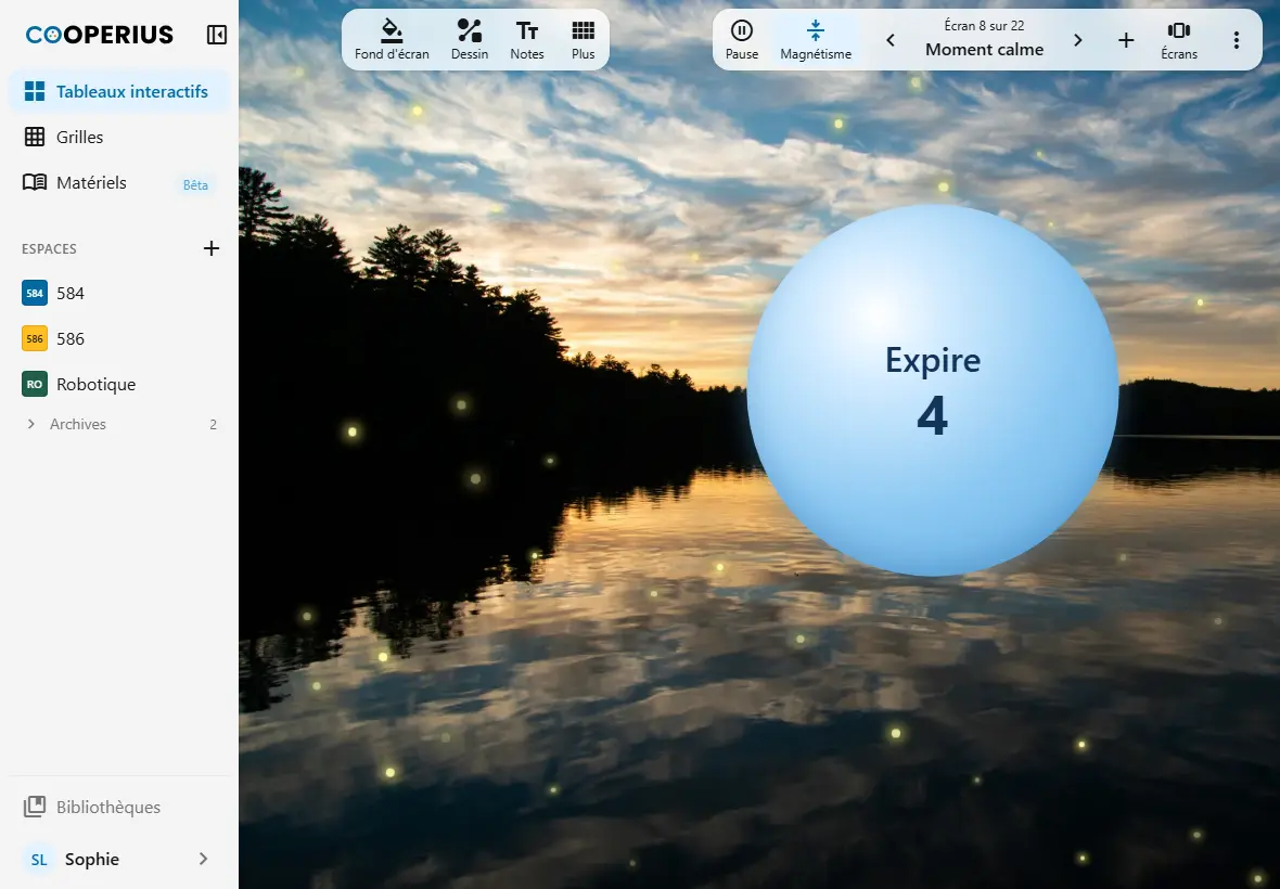 Cooperius ouvert sur une tablette : un Tableau interactif au moment calme, avec sa bulle de respiration guidée au-dessus d'un lac au coucher du soleil.